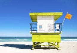 green lifeguard hut on Fort Lauderdale beach